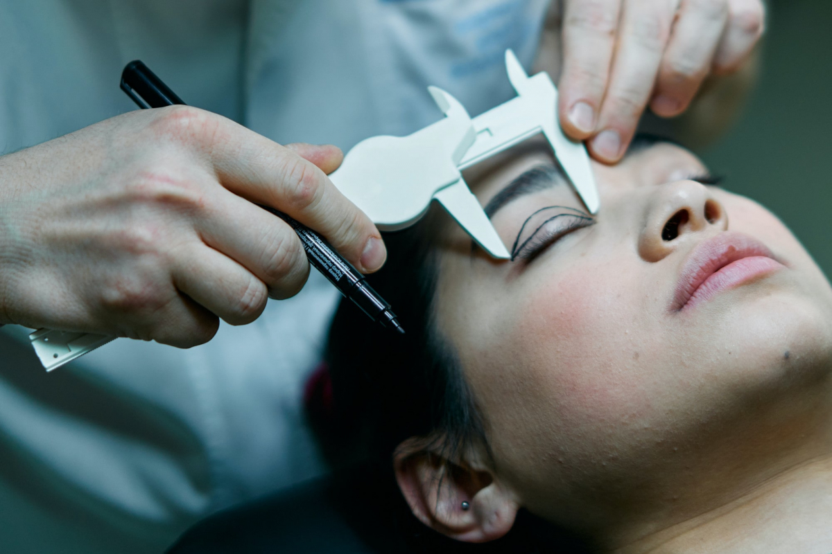 Blépharoplastie à Lyon, Correction Paupières Tombantes et Poches