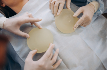 Durée de vie et changement des implants mammaires